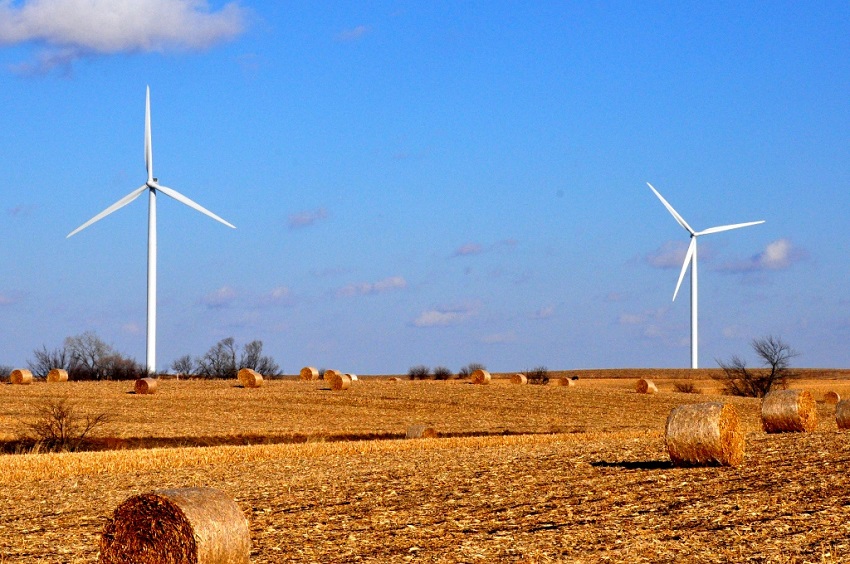 Windräder in der Nähe von Hampton, Iowa. Zukünftig sollen in dem US-Bundesstaat insgesamt 2,4 Millionen Haushalte mit sauberer Windenergie versorgt werden. (Foto: <a href="https://www.flickr.com/photos/theodorescott/5219291287" target="_blank">Theodore