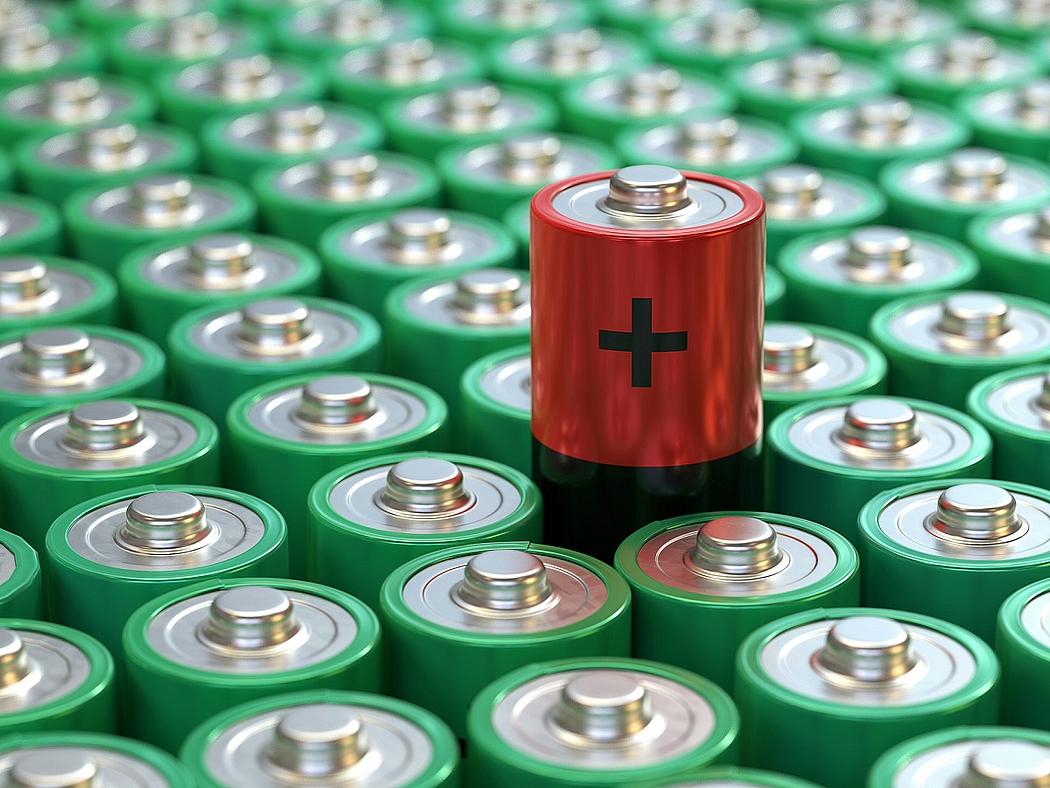 Viele Batterien nebeneinander von oben gesehen