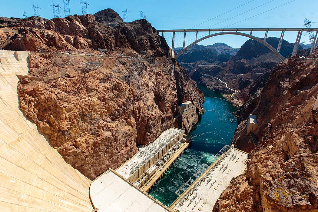 Pro Jahr fließen etwa 4,2 Terawattstunden (TWh) Strom durch die Turbinen des Hoover Damm in Nevada, nahe Las Vegas