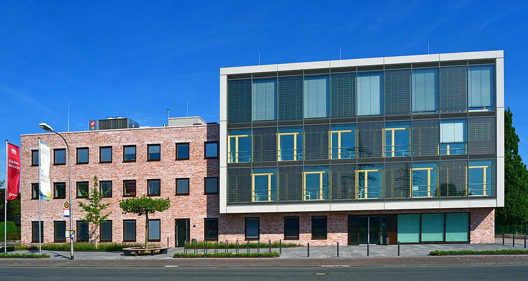 Verwaltungsgebäude mit Solarfassade