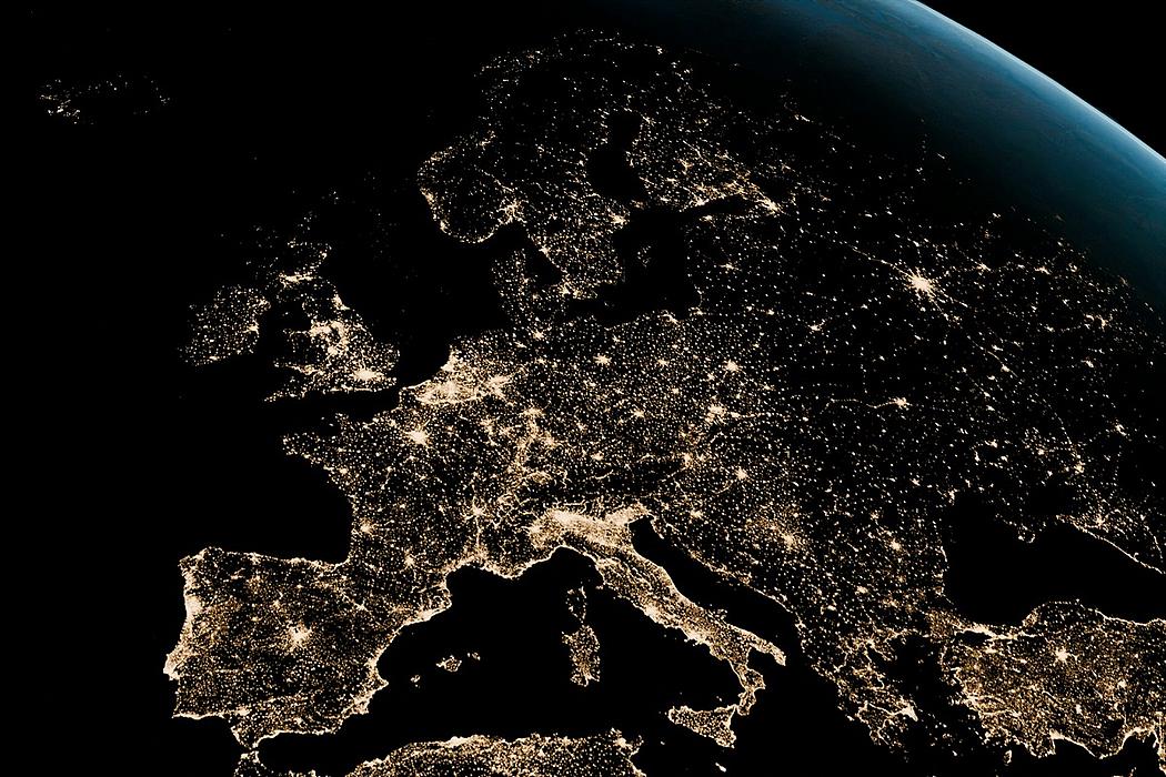 Europa vom Weltraum aus gesehen bei Nacht