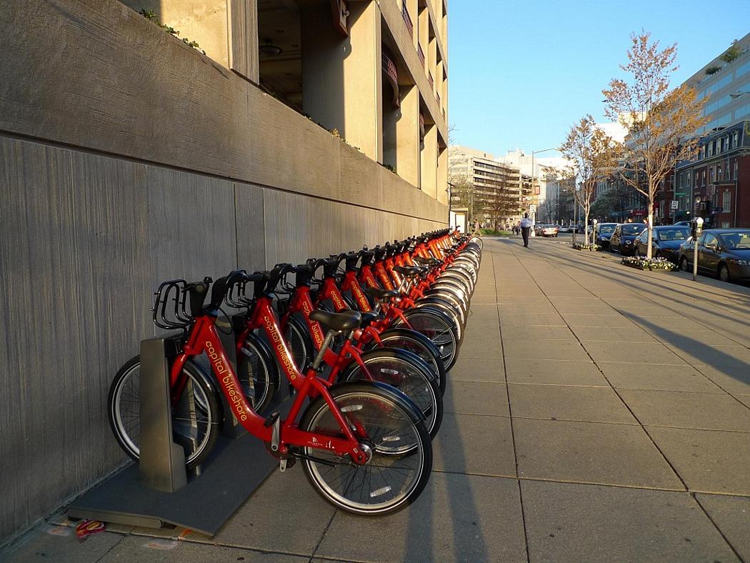 Bike-Sharing in Washington, D.C. (Foto: <a href="https://www.flickr.com/photos/markhogan/7125817789" target="_blank">Mark Hogan / flickr.com</a>, <a href="https://creativecommons.org/licenses/by-sa/2.0/" target="_blank">CC BY-SA 2.0</a>)