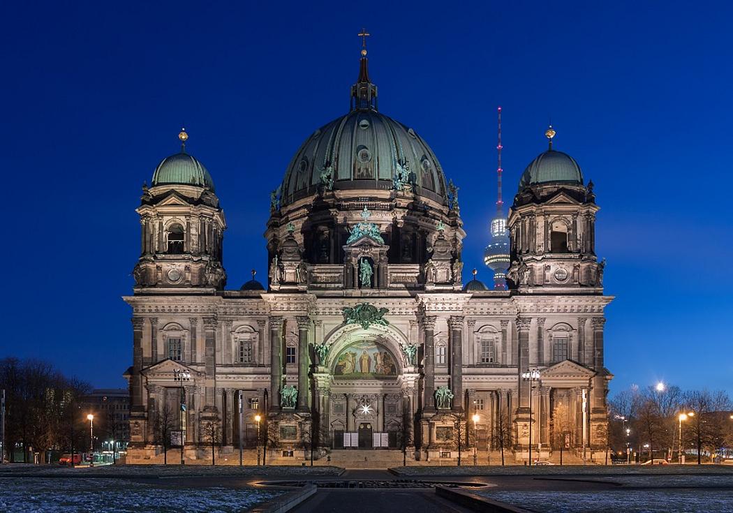 Berliner Dom bei Nacht