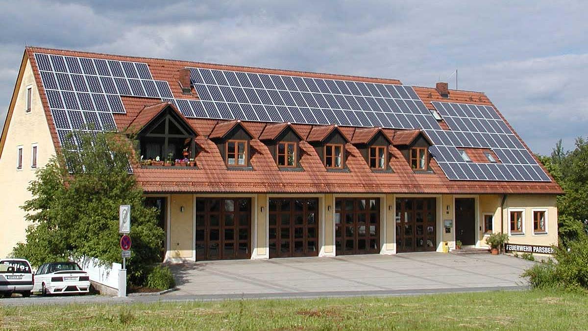 Solaranlage auf Gebäude der Freiwilligen Feuerwehr Parsberg