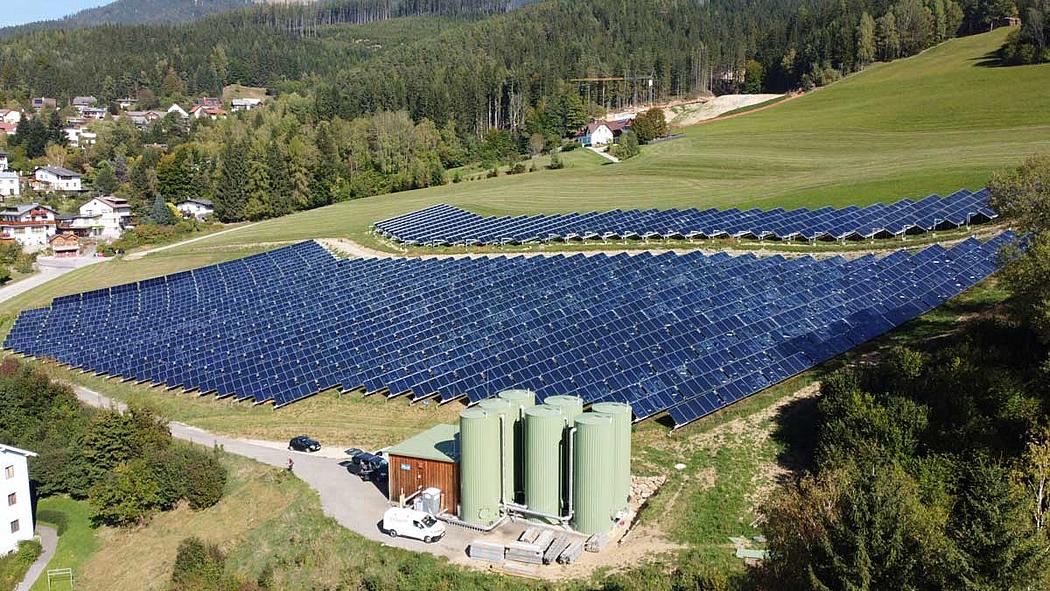 Solarthermieanlage, Berge, Dorf