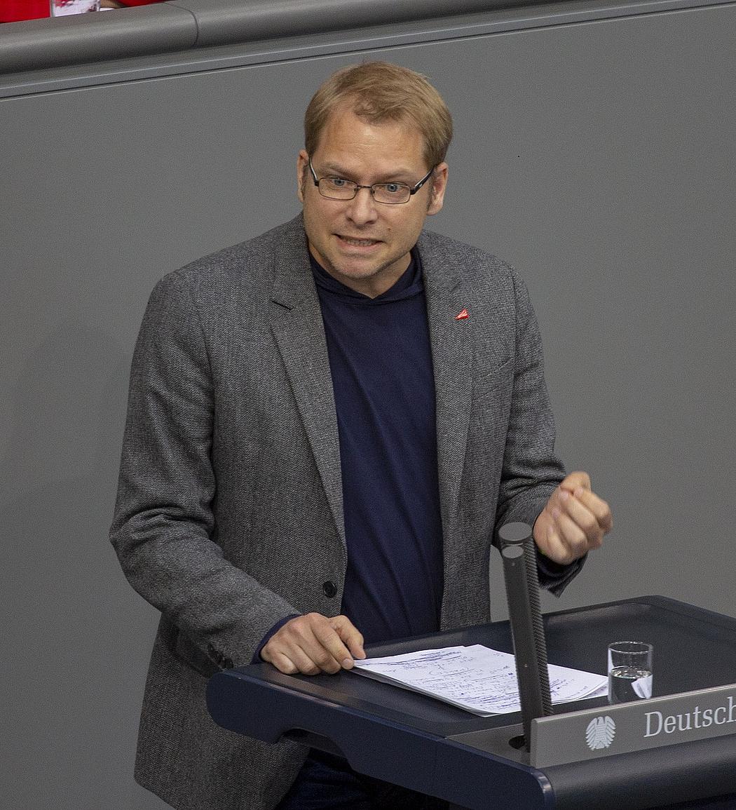 Lorenz Gösta Beutin im Bundestag bei einer Rede