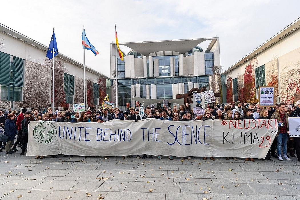 Fridays For Future Demonstranten vor dem Kanzleramt