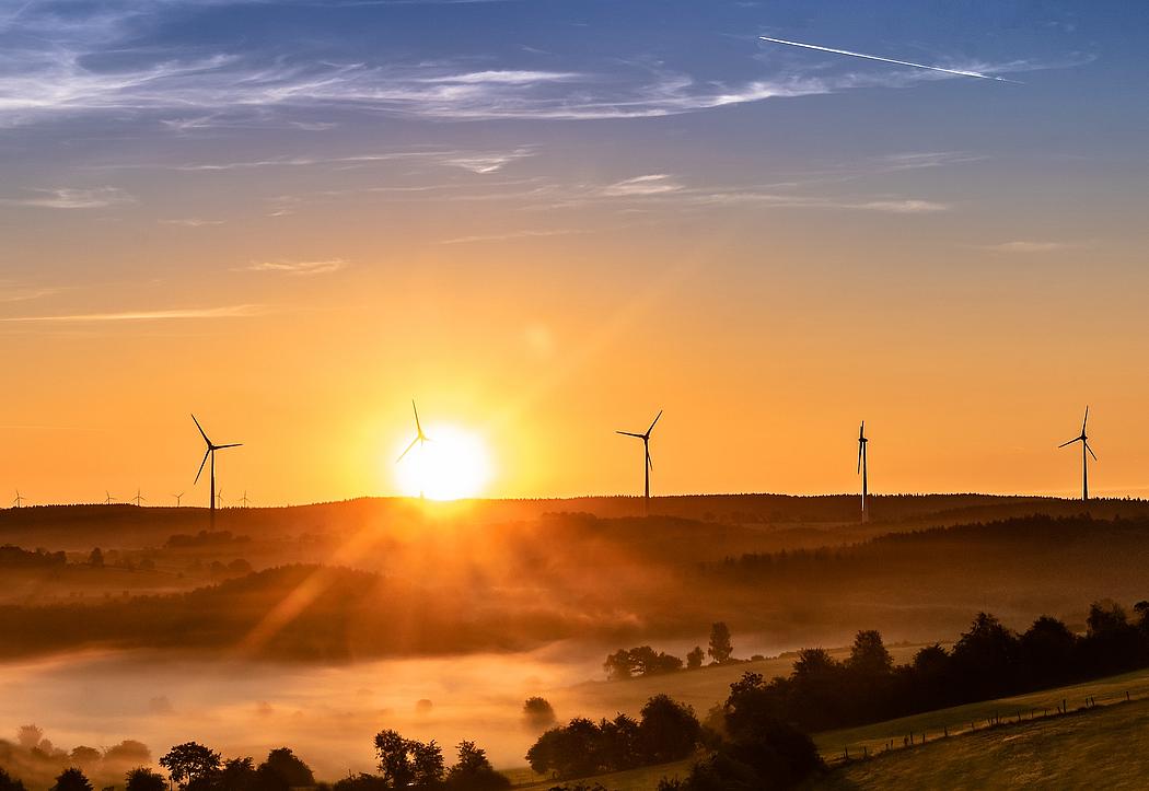 Sonnenaufgang Windräder