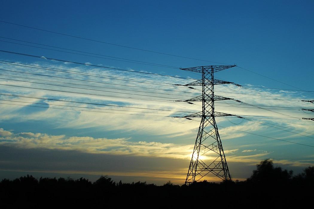 Hochspannungsleitung Wolken Sonnenuntergang