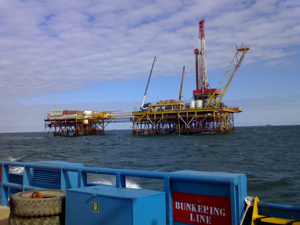 Gebilde im Meer zur Förderung von Gas